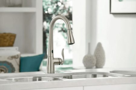 Should Your Kitchen Faucet Match Your Cabinet Hardware?