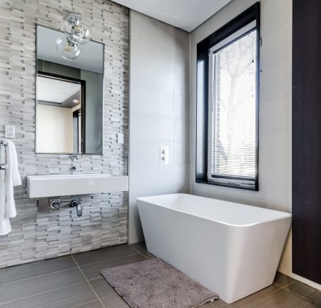Should a Bathroom Be Fully Tiled?